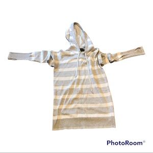 Tahari grey and white hoodie extra small